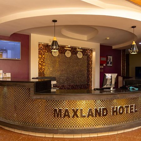 Maxland Hotel Kalimoni Buitenkant foto